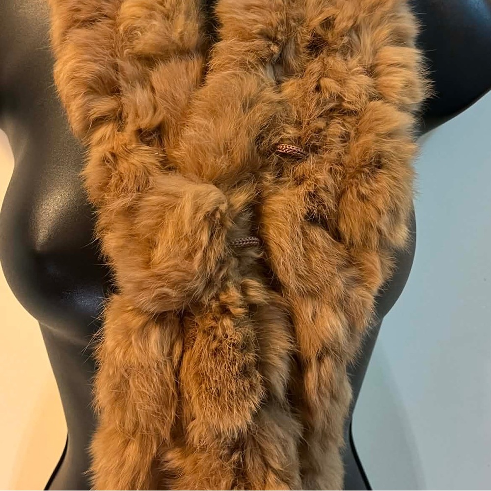 SOLD!!! 100% Genuine Rabbit Fur Scarf – Soft Brown Knit Fur Pom Pom Winter Wrap - Picture 3 of 7